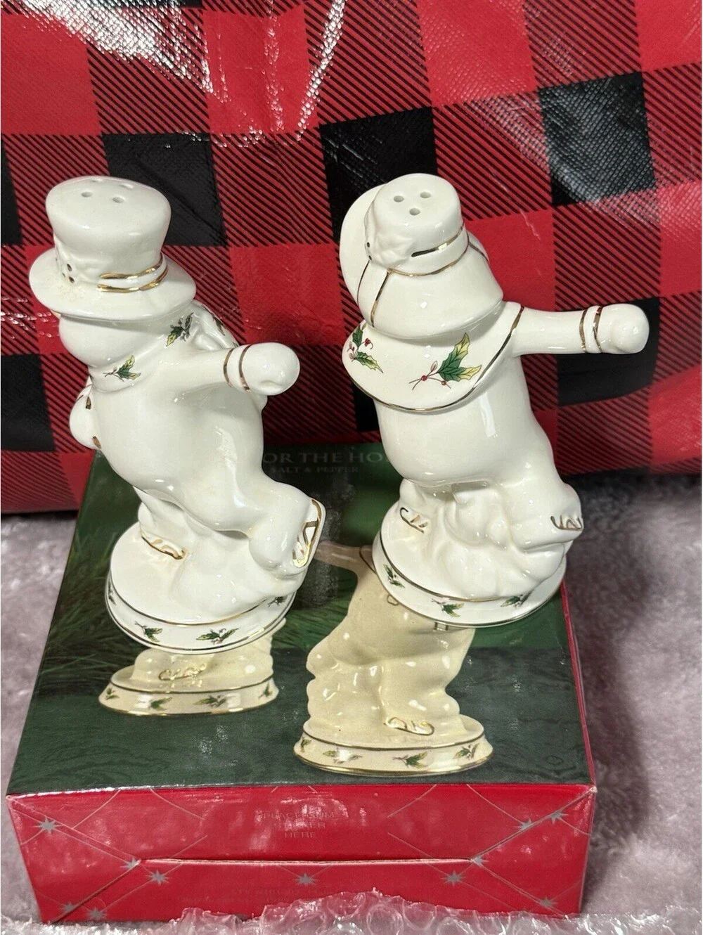 🎅🏻 Christmas Happy Holidays Salt And Paper Shaker Ice Skating Snowman Couple
